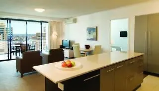 Oaks Brisbane River City Suites 4*,