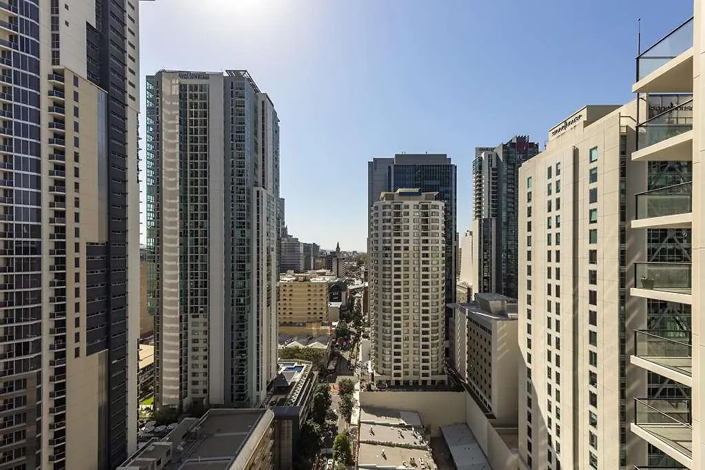 Oaks Brisbane River City Suites