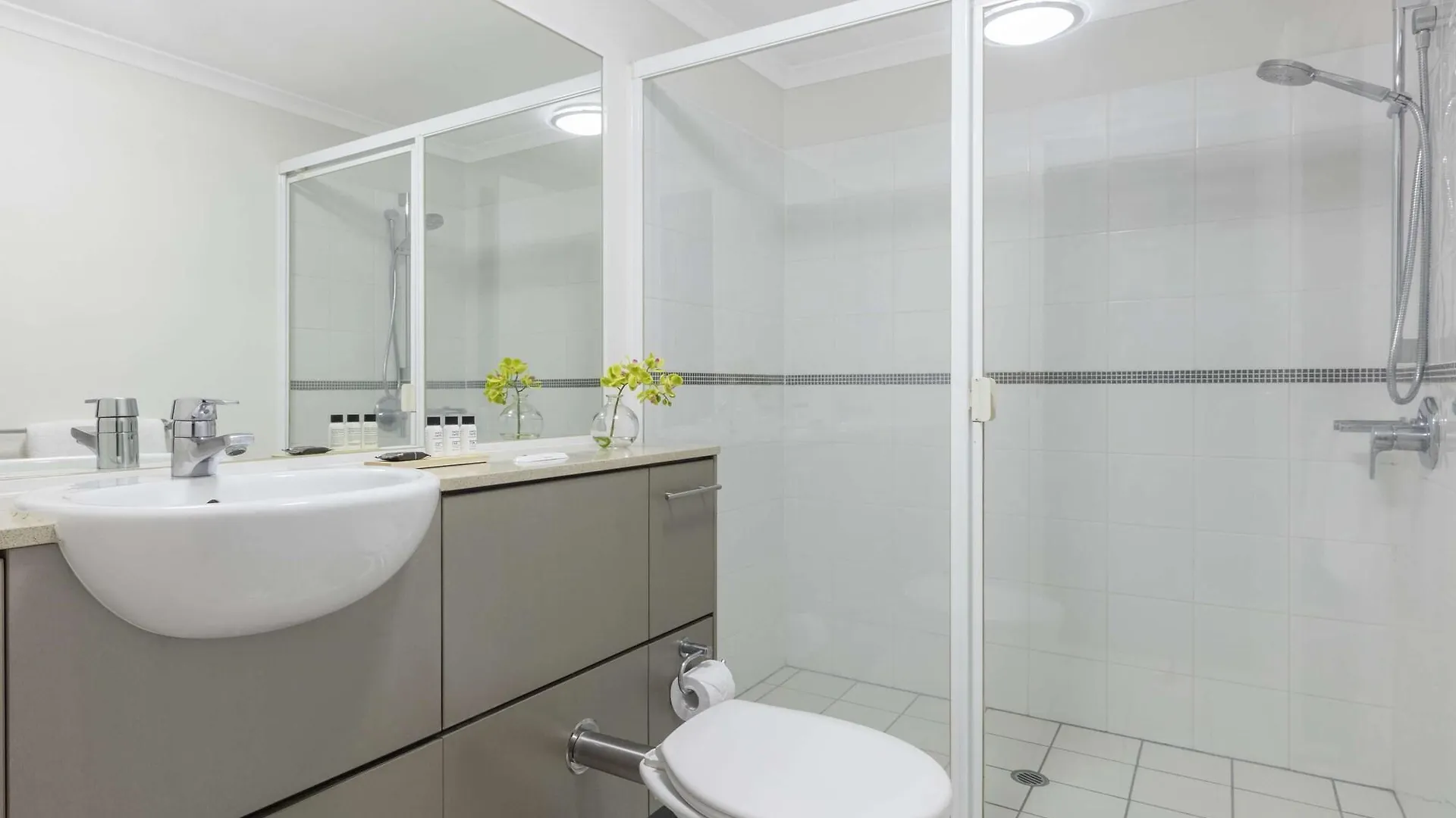 Oaks Brisbane River City Suites