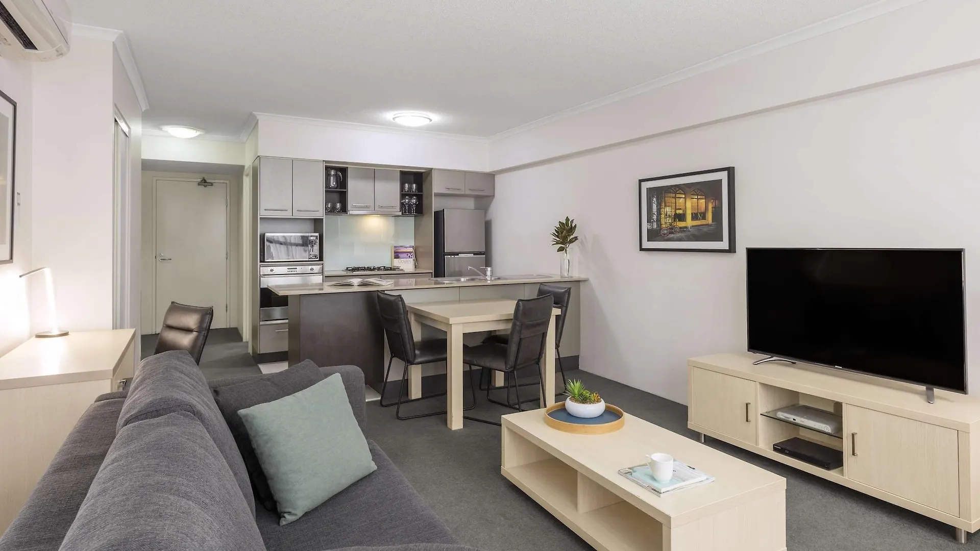 Oaks Brisbane River City Suites Aparthotel