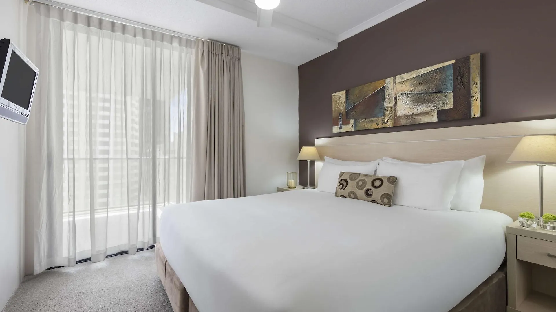 Oaks Brisbane River City Suites Aparthotel