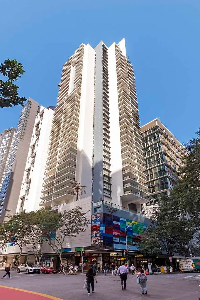 Oaks Brisbane River City Suites