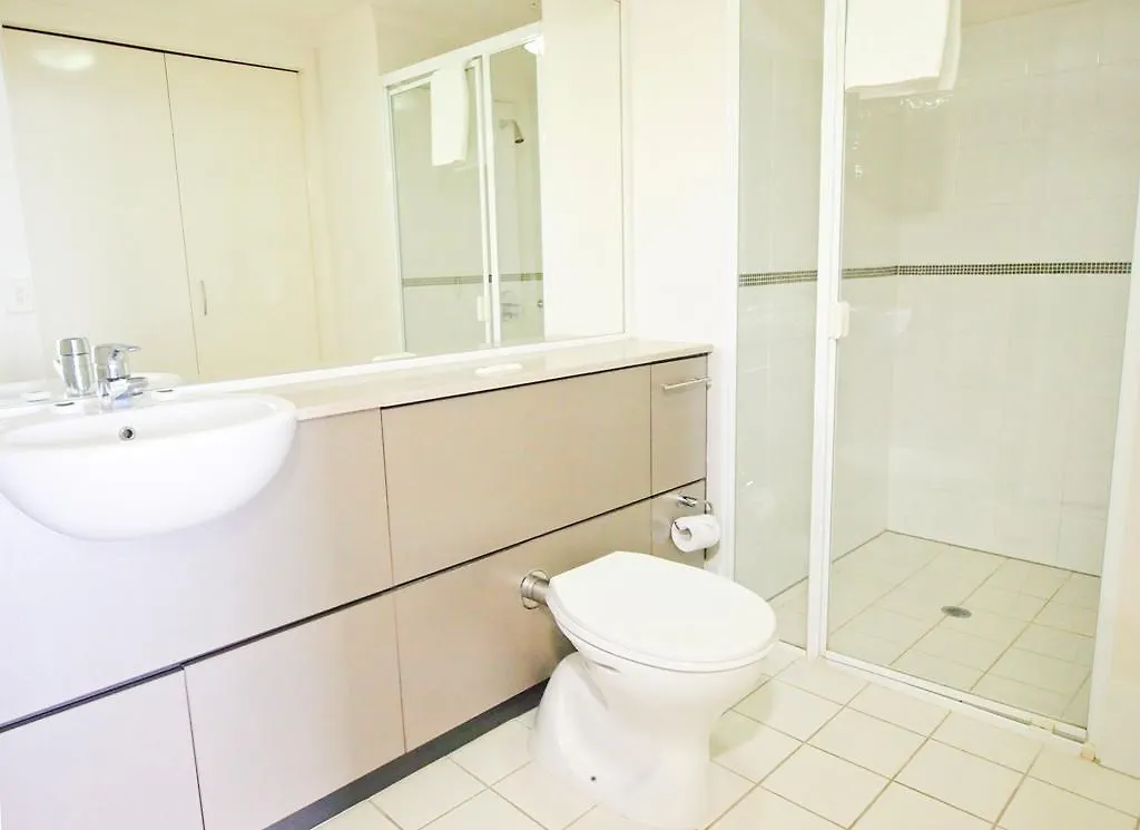 Oaks Brisbane River City Suites