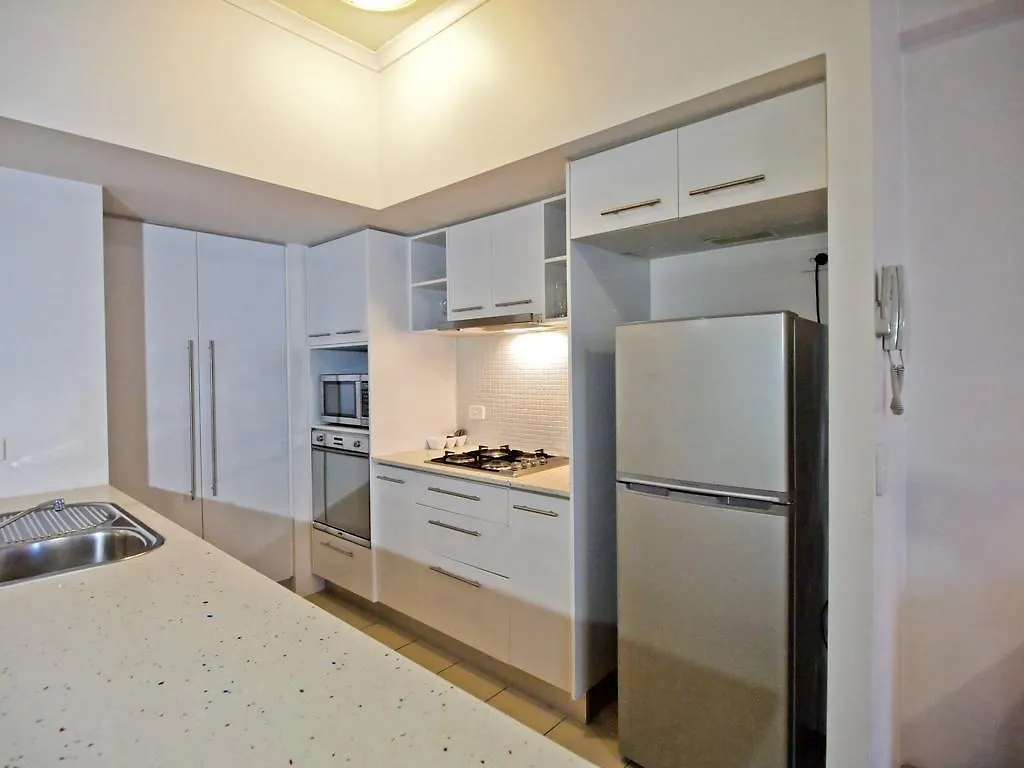 Oaks Brisbane River City Suites 4*,  Australia