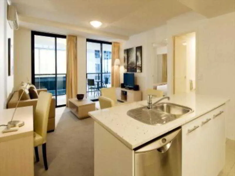 Oaks Brisbane River City Suites Aparthotel