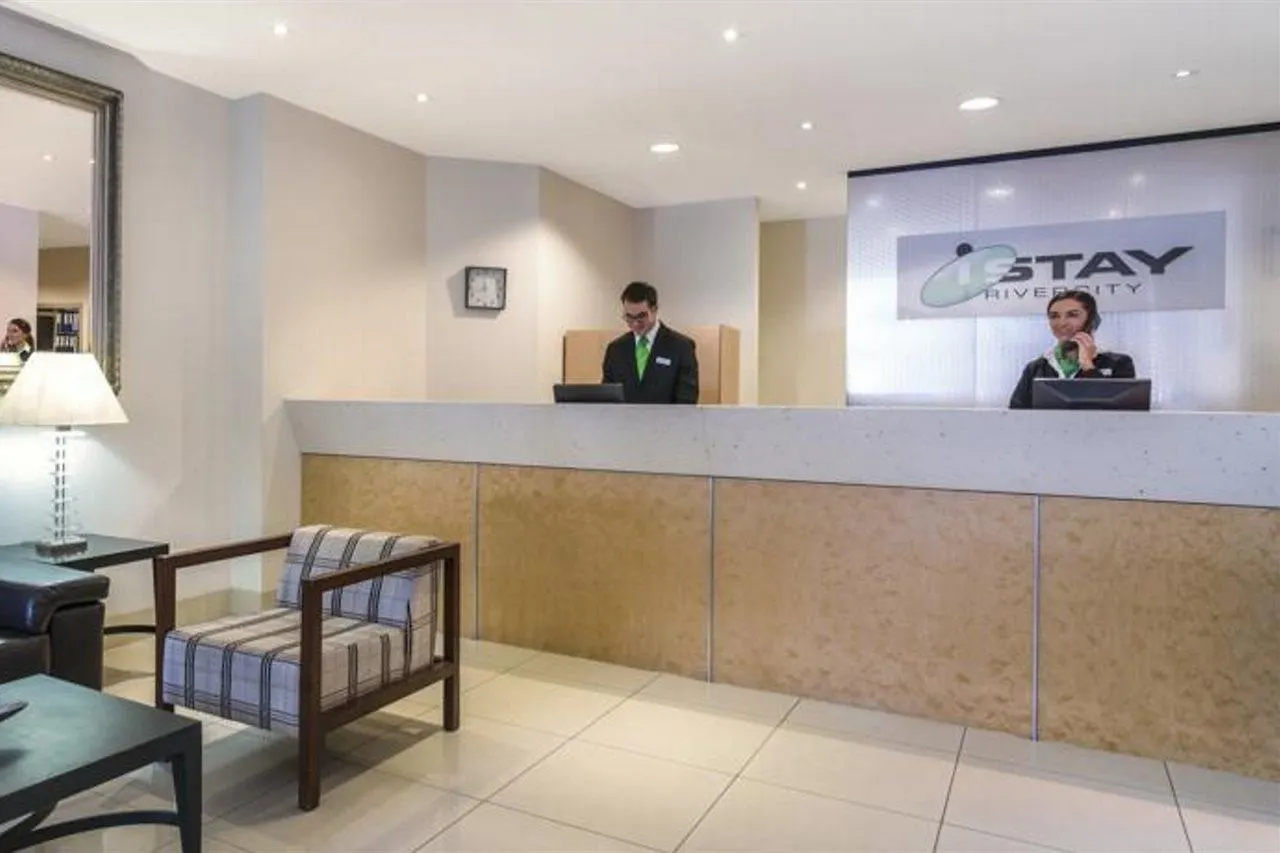 Oaks Brisbane River City Suites Australia